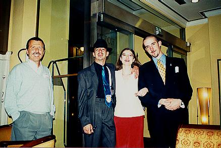 �Anda , si aqu� hay cuatro! (31K)